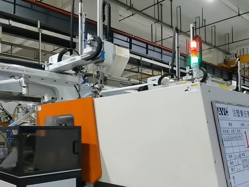 必一机械手铜套埋取自动化